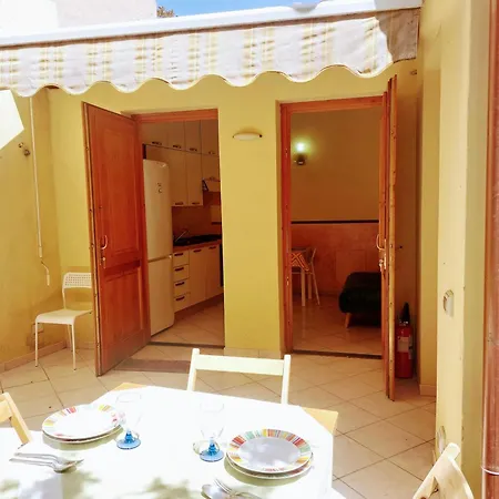 Casa Letizia In Centro Storico Villanova * Кальяри