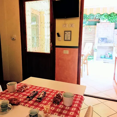 Casa Letizia In Centro Storico Villanova Вилла Кальяри